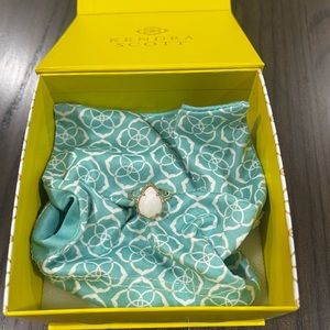 Kendra Scott Gold & White Pearl Daisy (Teardrop / Pear) Ring